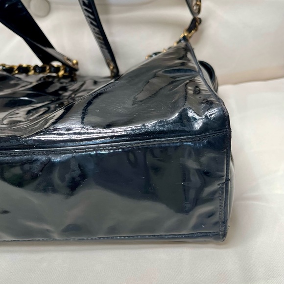 CHANEL 1995 24K Gold Hardware CC Logo Patent Leather Petit Shopping Tote Bag - Picture 10 of 15